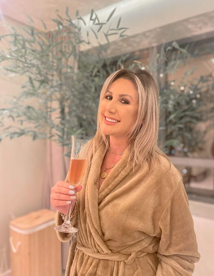 Franciele Lewandowski, cliente atendida por Victória Freitas