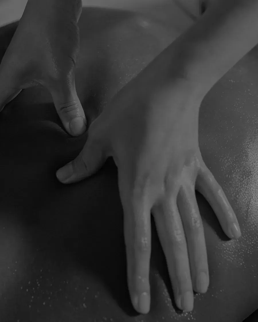 Massagem Relaxante do Método Renata França aplicada por Victória Freitas em Maringá